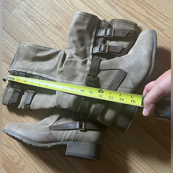 Tall boots - Picture 2 of 6